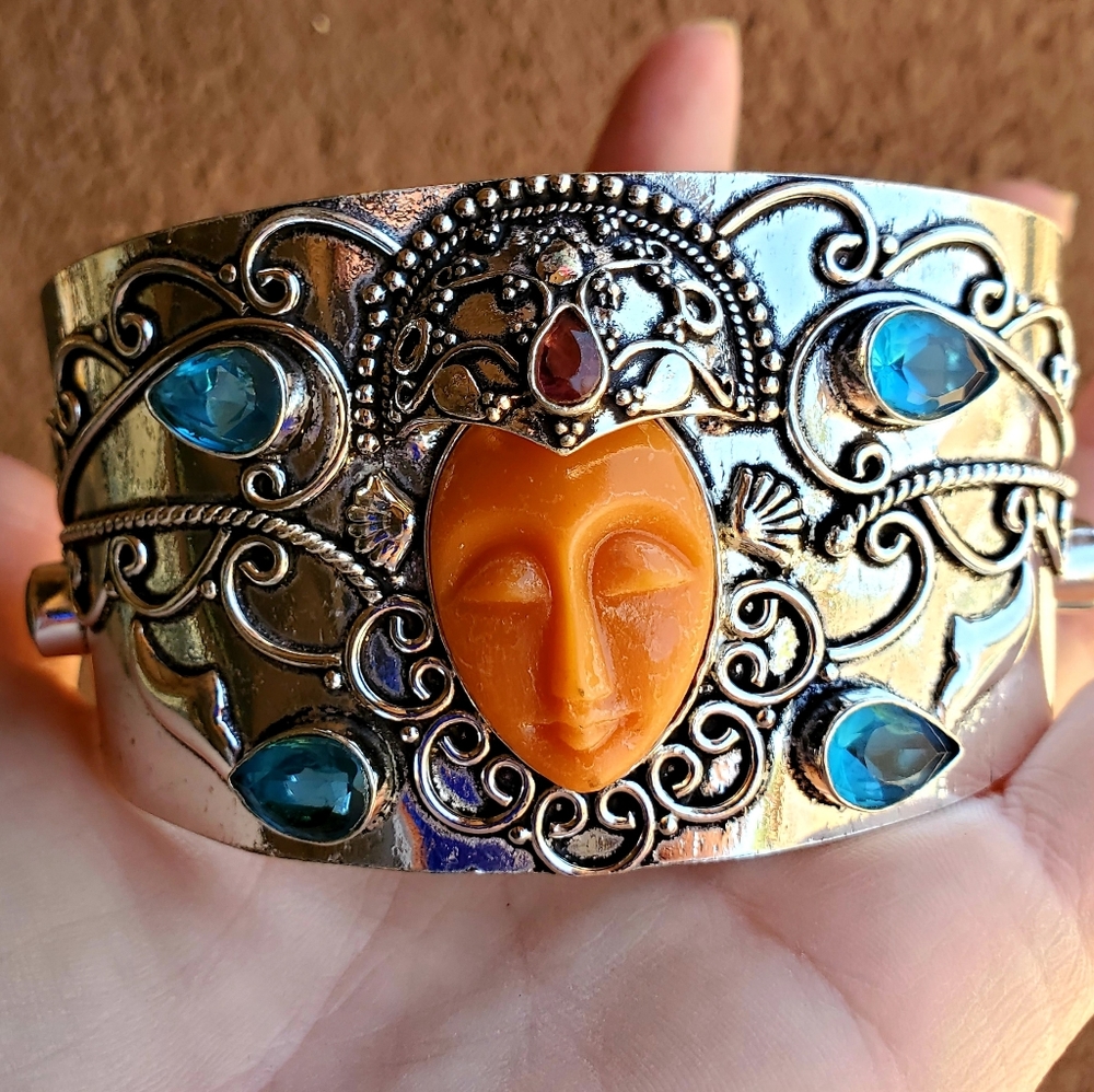 New Carved Goddess Face Blue Topaz & Garnet 925 Silver Bracelet.